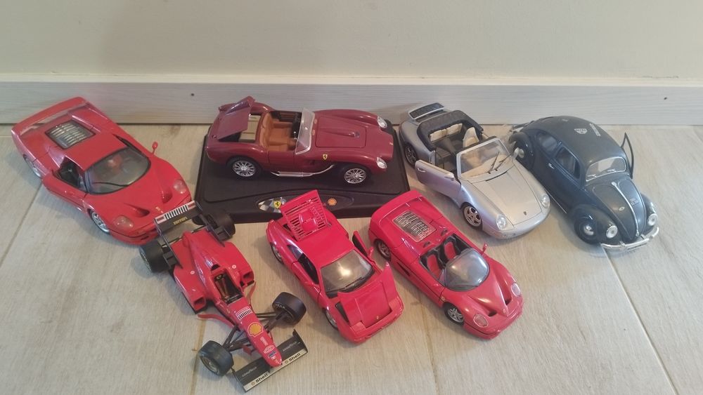 Carros de coleção Ferrari Porsche e VW