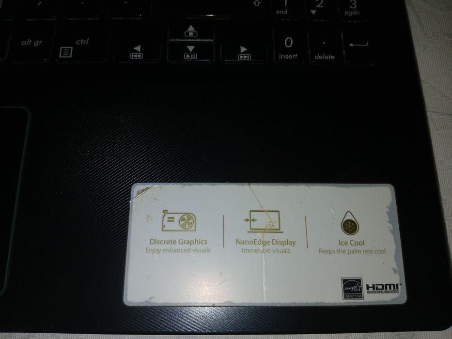 Portátil marca Asus 15