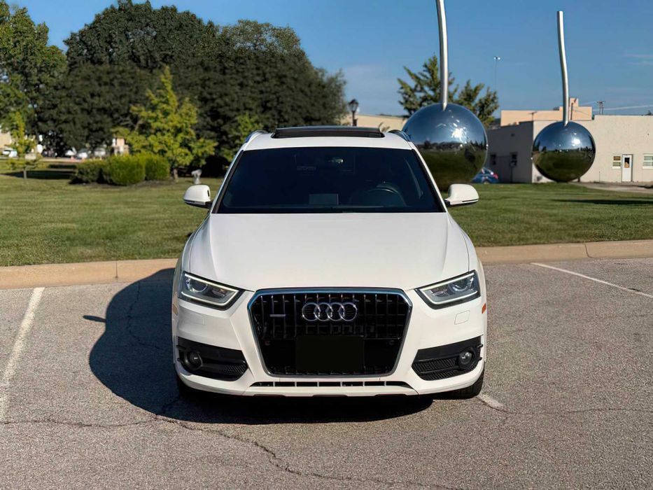 Audi Q3      2015