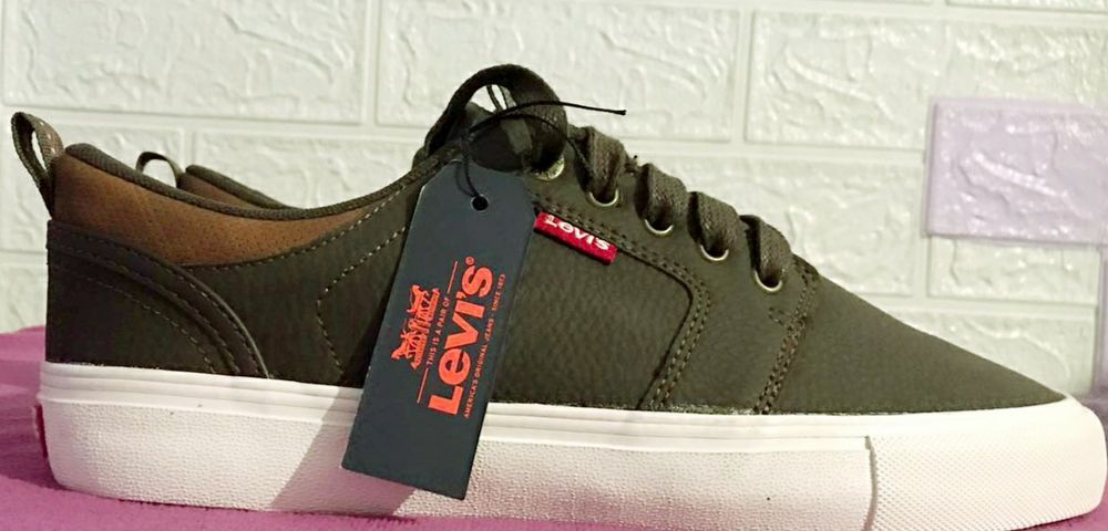 Чоловічи  кросівки  Levi's— нові