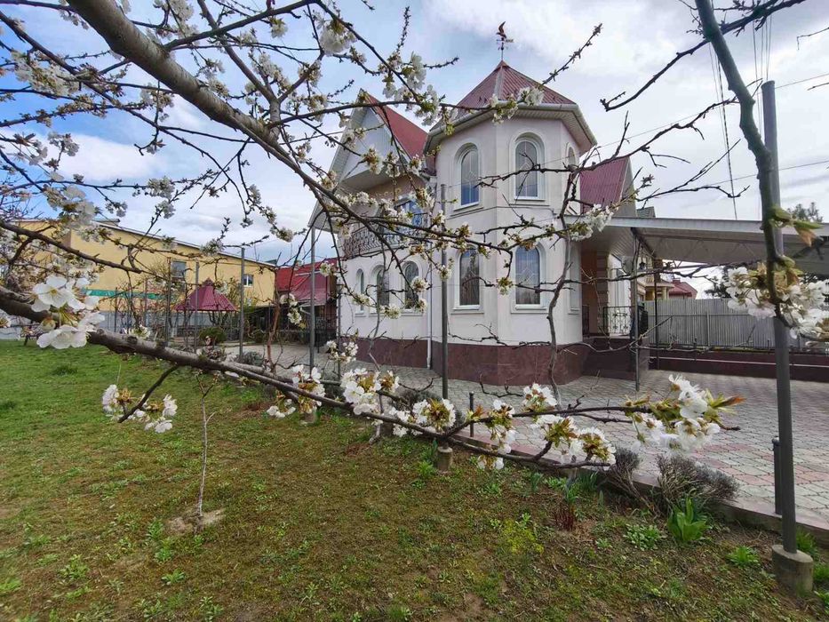 Продається сучасний будинок, вул. О. Блистіва Код: 9135