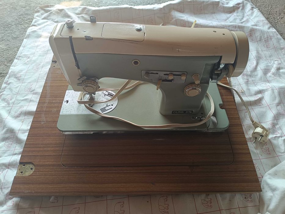 Máquina de costurar - Oliva 515