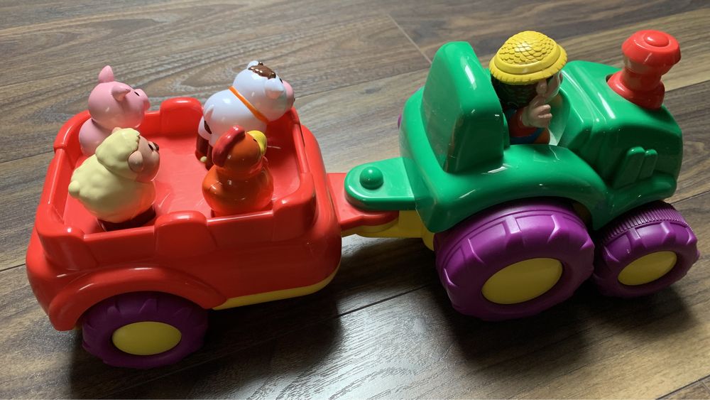 Traktor farmera ze zwierzątkami