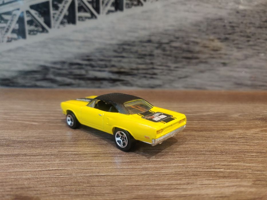 Plymouth Roadrunner - hot wheels