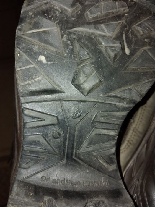 Продам зимнюю обувь