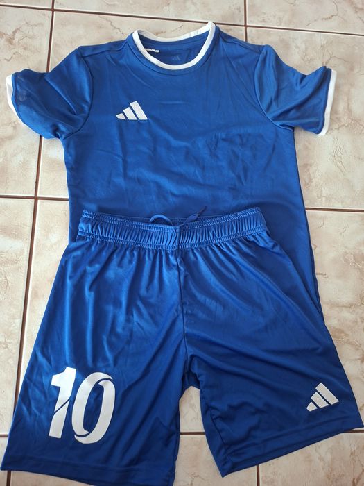Strój nowy Adidas imię Oskar 10.  134/140