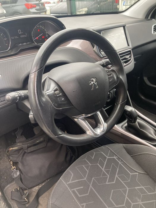 SUV Peugeot 2008 1.2 gasolina