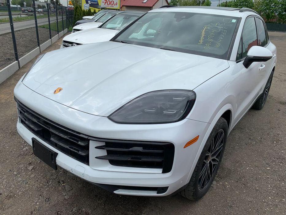 Porsche Cayenne Najnowszy Model max wyposażenie jak nowy mały przebieg