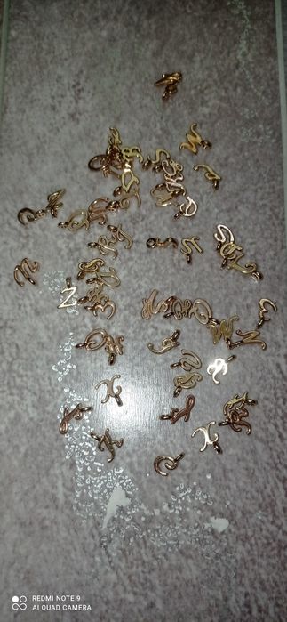 Буквы золотого, серебряного цвета, кулон на браслет цепочку