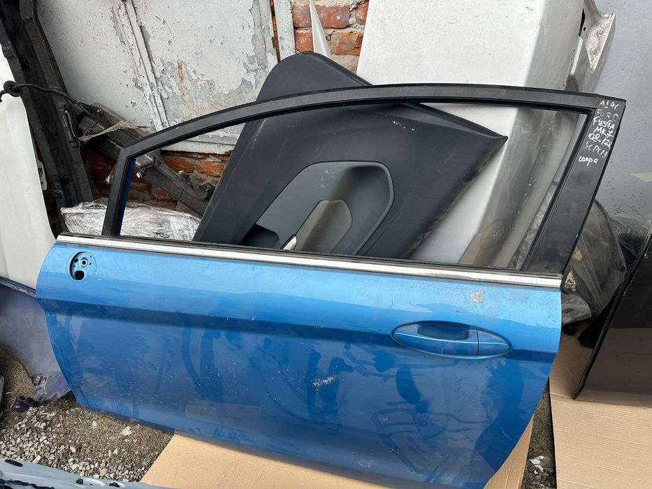Дверки передня ліва / Дверь передняя левая Ford  Fiesta MK7 2008 ---