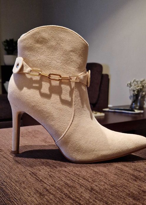 Botas novas, nunca usadas.