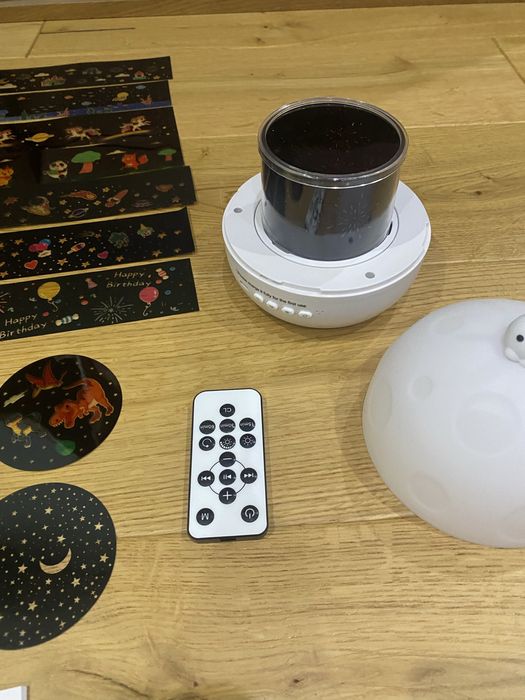Projektor gwiazd Lampka nocna 2w1 z pilotem Stan idealny