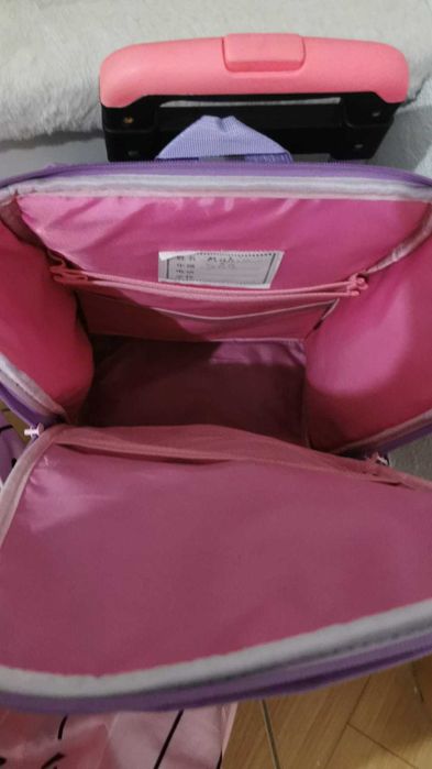 Mochila escolar, xixiwa, de coelhinha, seminova, para meninas.