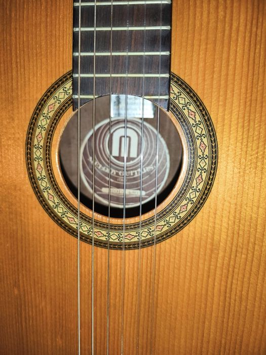 Guitarra clássica acústica