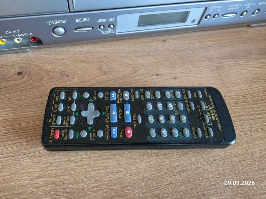 Sharp VC-MH815 magnetowid VHS + pilot