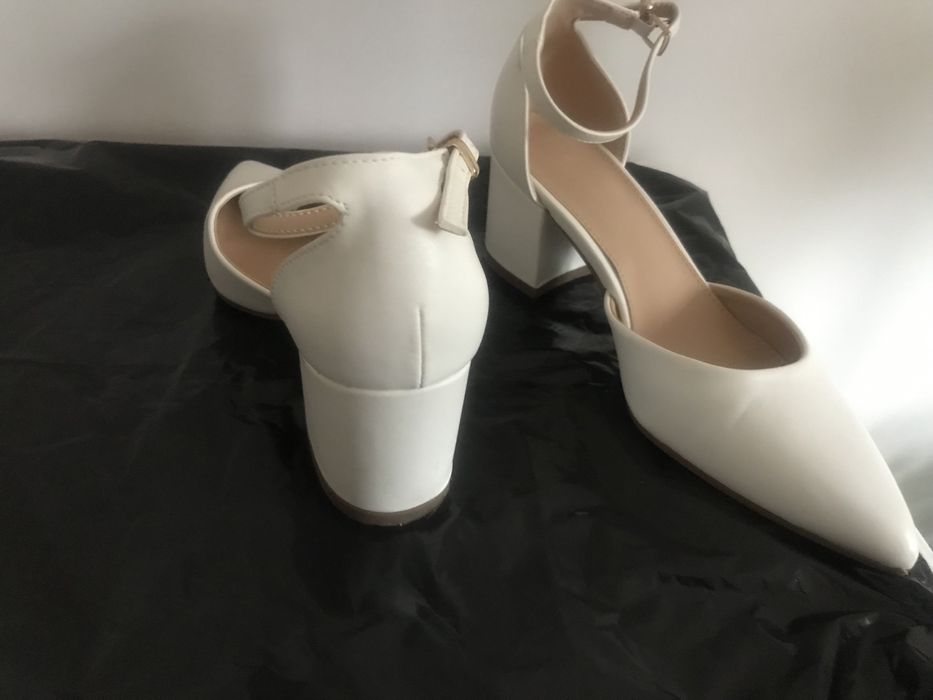 Buty damskie, kryte, na paseczek,  b.wygodne