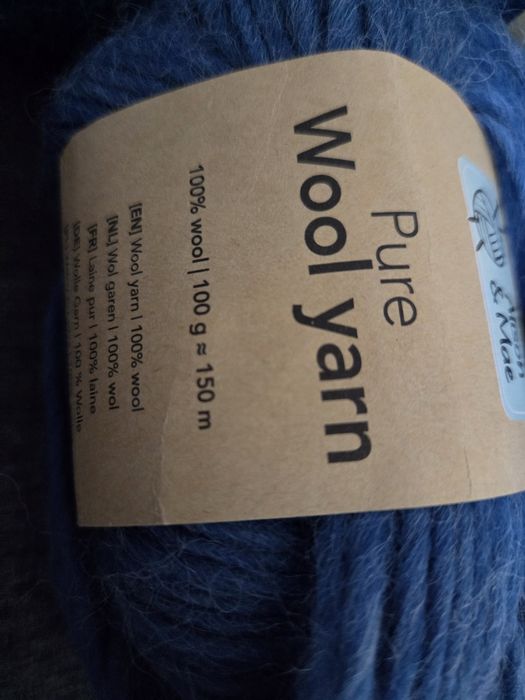 4 motki wełny. Po 100 g.