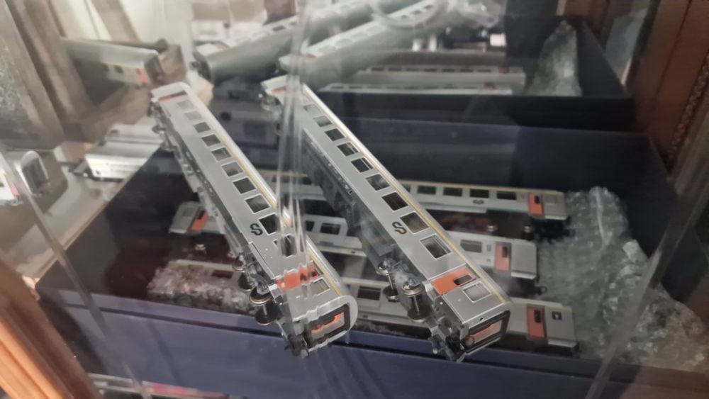 Vagon novo tranfesa articulado e vendido ja com os carros em cima ler