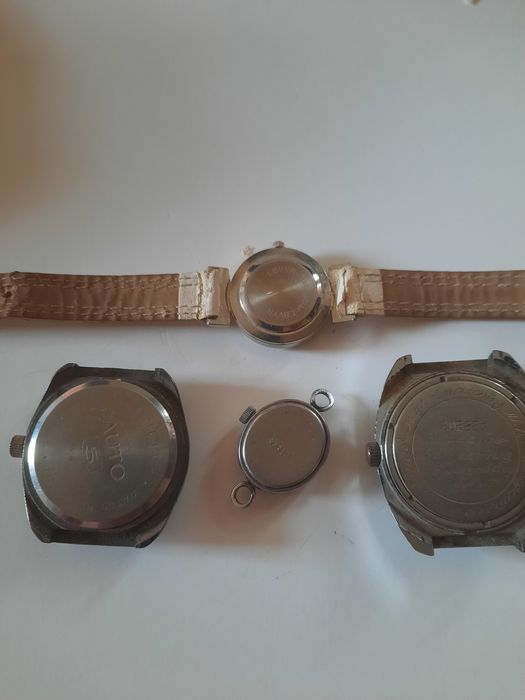 Продам старые ручные часы.