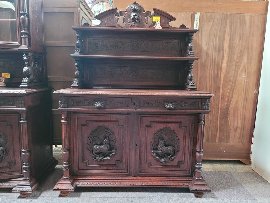 Móvel muito antigo em madeira maciça - Bom estado geral