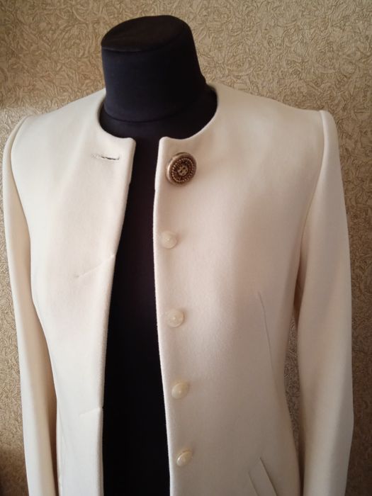 Жіноче пальто молочне