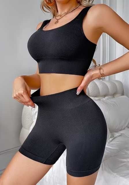 Женский комплект. топ и шорты push-ap. бесшовный. однотонный. цвет как на фото.