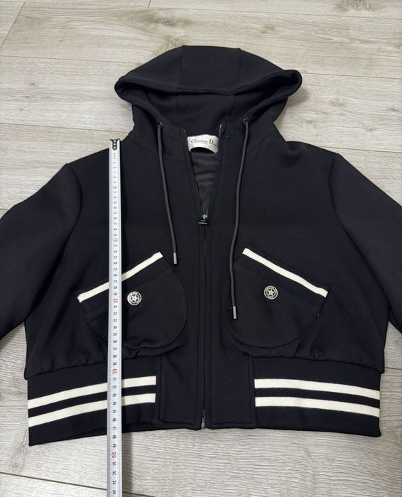 Продам жіночий костюм Christian Dior