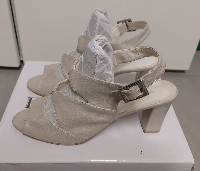 Buty na obcasie r. 41