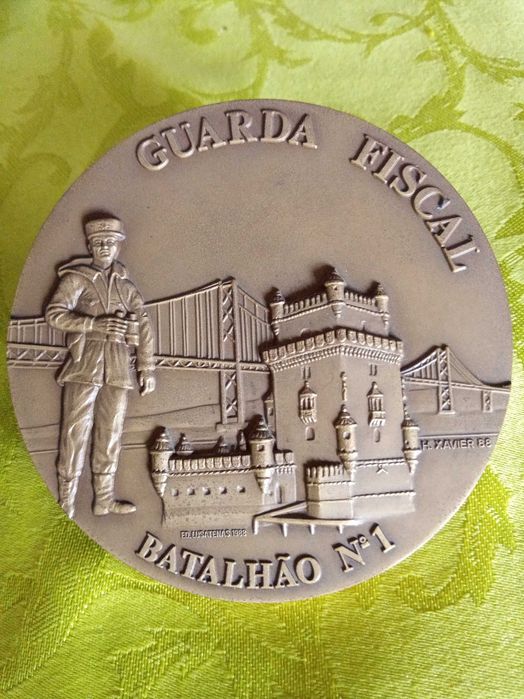 Medalha Rara da antiga Guarda Fiscal. Oferta dos portes.