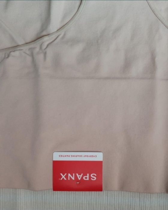 Spanx bielizna modelująca dla kobiet nowa okazja na prezent
