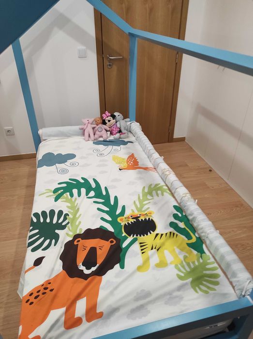 Cama montessori para criança como nova em madeira maciça