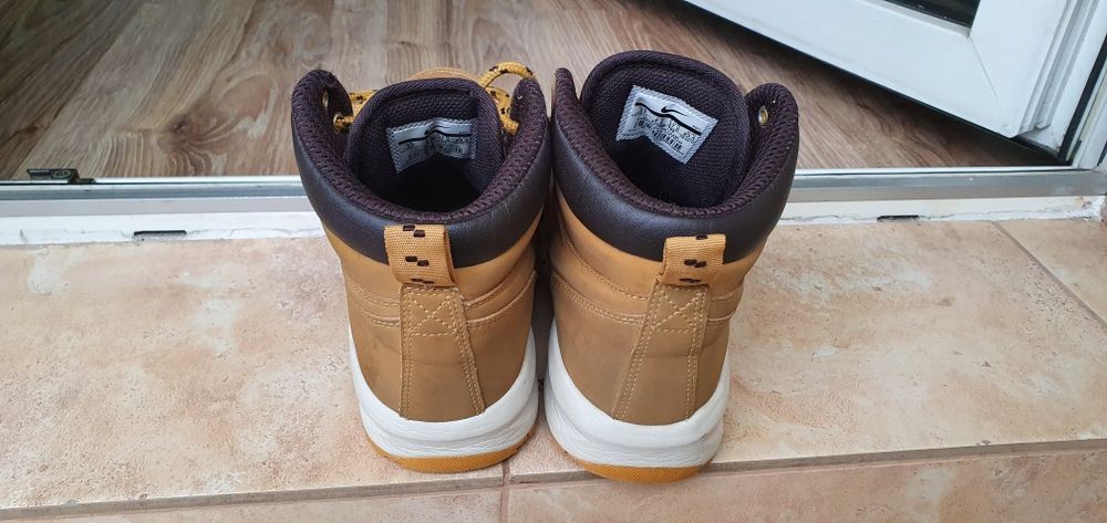 NIKE MANOA buty chłopięce rozmiar 37,5 wkładka 23,5cm