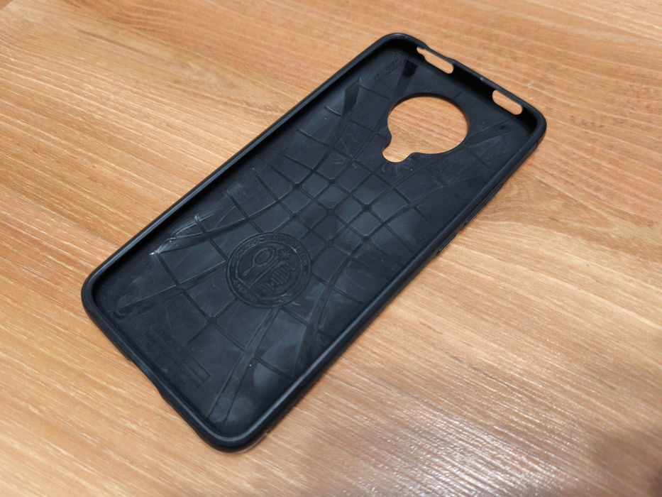 Etui Spigen Poco F2 Pro