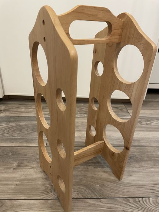 Drewniany stojak na wino