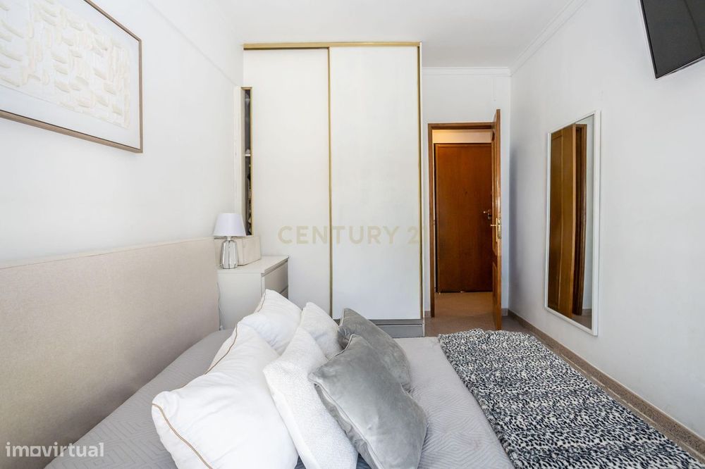 Apartamento T2 com Varanda Cruz de Pau, Amora - Seixal -