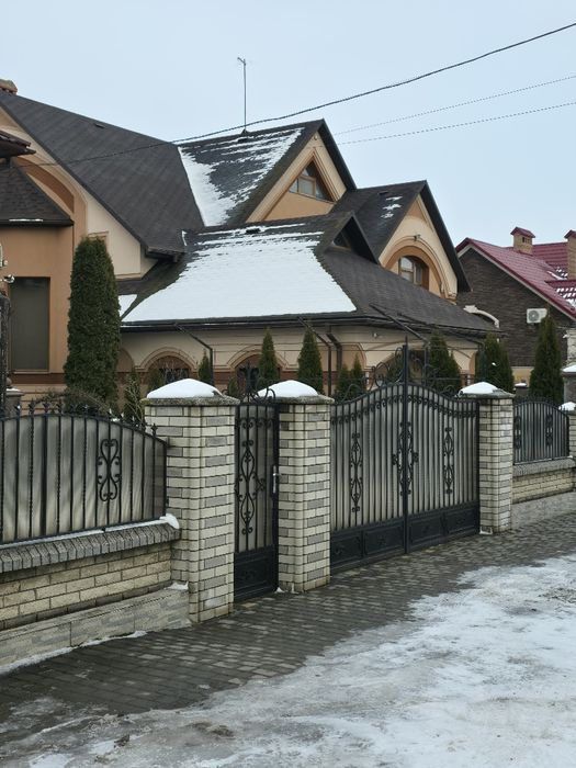 Просторий та продуманий будинок преміум-класу