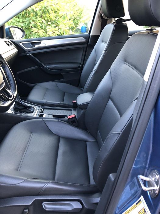 Продам Volkswagen E-golf 2016