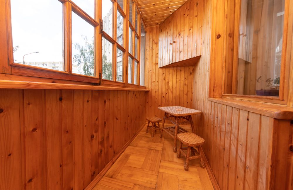 Подобово. Трикімнатна квартира.6 спальних місць.Осокорки -5 хв.Позняки