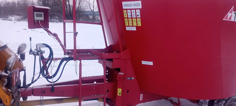 Paszowóz troliet 8m³ wys 2.40