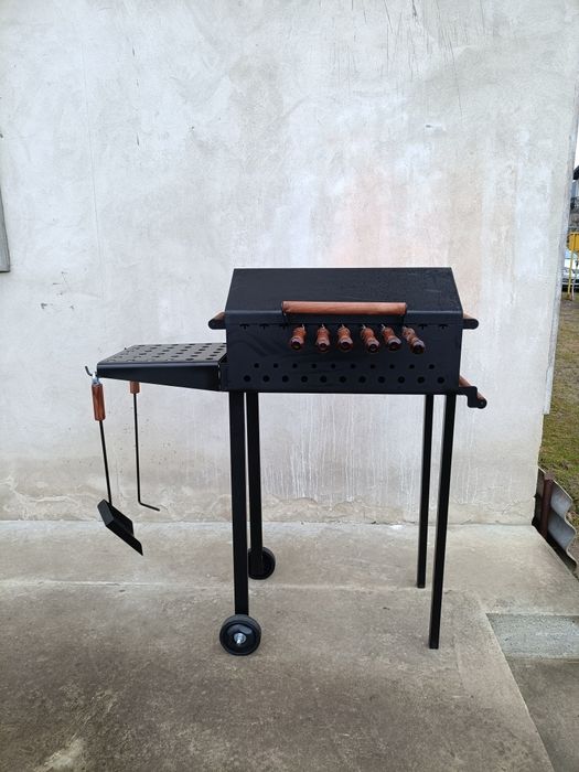 Мангалм 4мм гриль барбекю на колесах на 11 шампурів