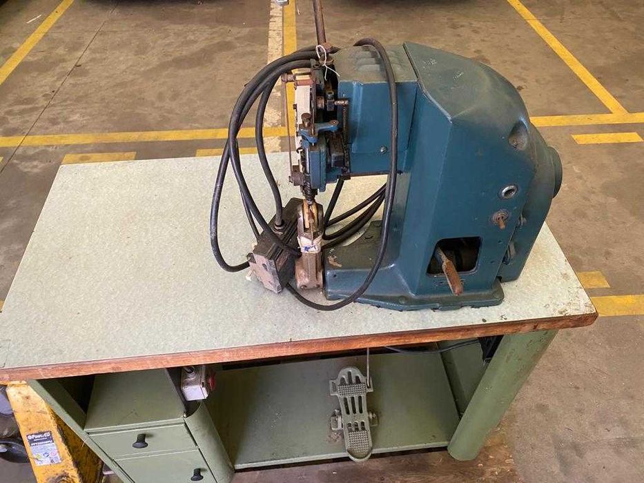 Máquina de aplicar fita para industria de calçado