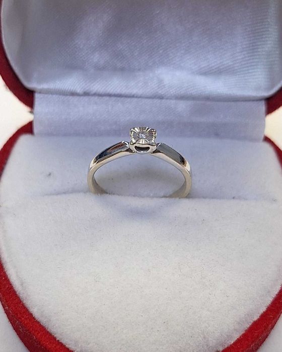 Золота каблучка з діамантом 585