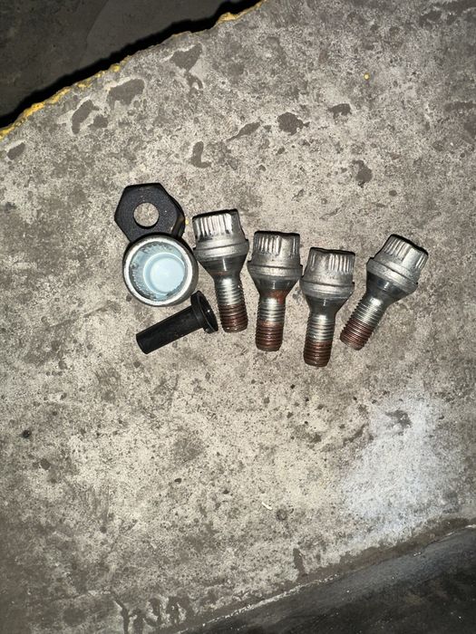 Комплект гаек-секреток с ключом для SUZUKI