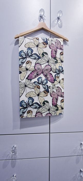 Wiosenny bieżnik na stół lub komodę