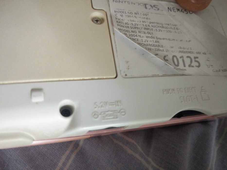 Nintendo DS Pink na caixa e 4 jogos