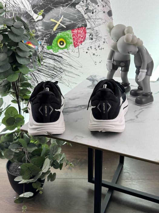 Кросівки Hoka Clifton 10 44 розмір Е12441