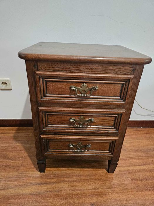 Quarto de Casal Completo em Madeira Maciça | Estilo Clássico