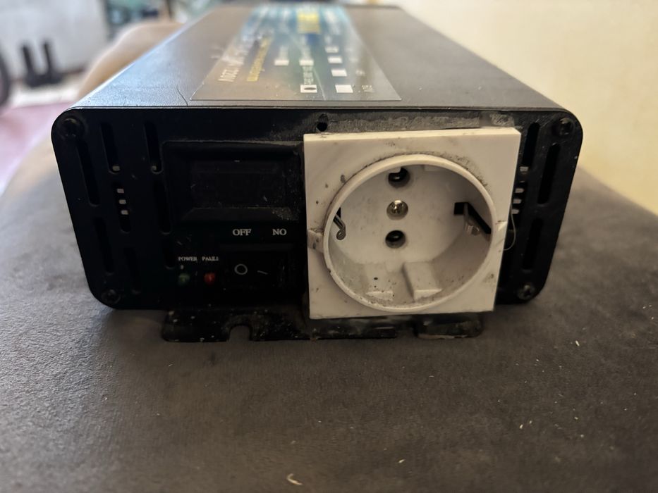 Інвертор Pure sine wave 12 / 220в 1400/2800w