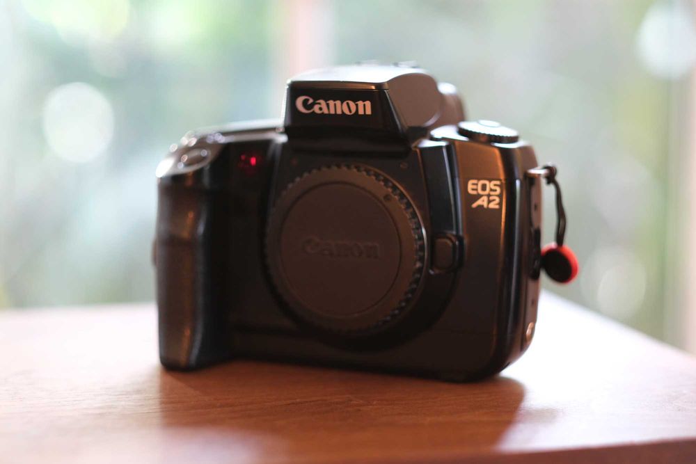 Canon A2 também conhecida como EOS 5 - Câmara Analógica 35mm