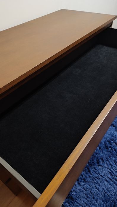 Cómoda de madeira maciça